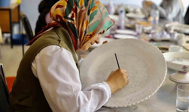 Çini sanatıyla tanışan Ağrılı kadınlar ortaya eşsiz güzellikte eserler çıkardı