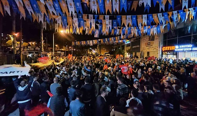 Cumhurbaşkanı Erdoğan'ın zaferi Bitlis'te kutlandı