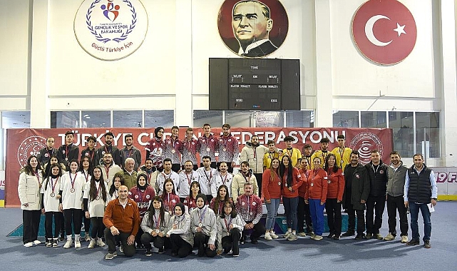 Curlingte heyecan sürüyor
