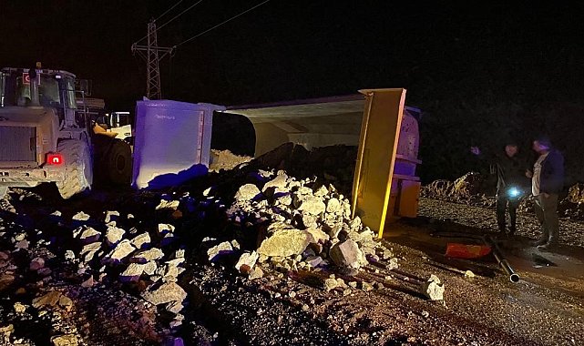 Damperi yerinden çıkan kamyon kaza yaptı: 1 yaralı