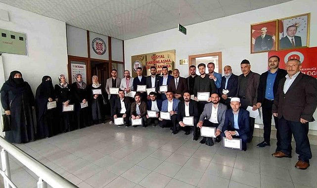 Deprem bölgesinde görev alan din görevlilerine başarı belgesi verildi