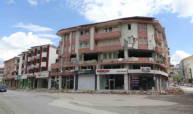 Depremde enkaza dönen Niyazi Mahallesi TOKİ ile ayağa kalkacak