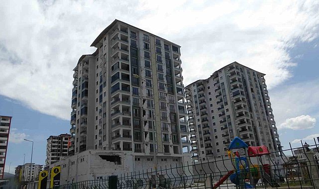 Depremin vurduğu milyonluk dairelerde yıkım için gün sayılıyor