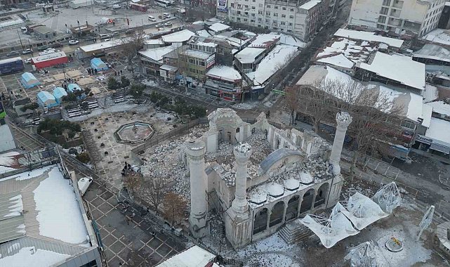 Depremin yıktığı Yeni Cami yeniden aslına uygun inşa edilecek