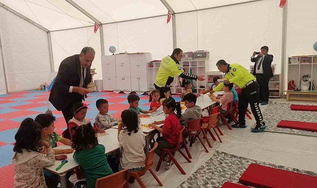 Depremzede öğrencilere trafik eğitimi