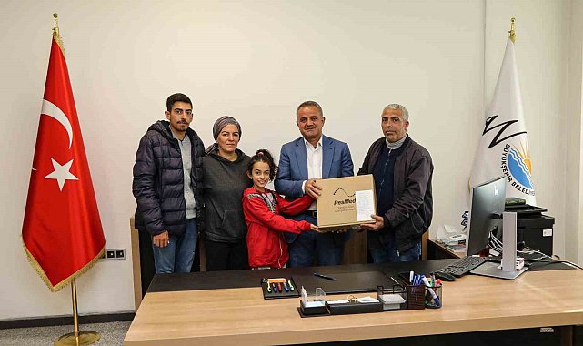 Depremzedeye uyku apnesi ve solunum cihazı hediye edildi