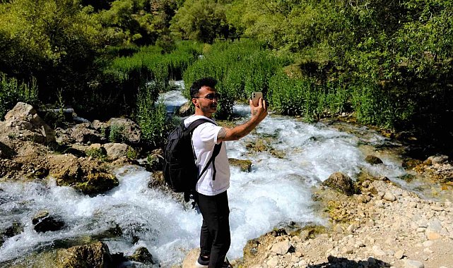 Doğa harikası Girlevik Şelalesi'ne hayat veren gözeler, doğaseverlerin uğrak yeri oldu
