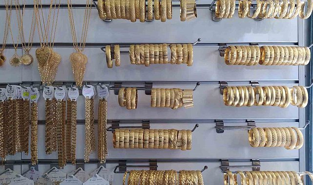 Düğün sezonuyla birlikte imitasyon takılara ilgi arttı