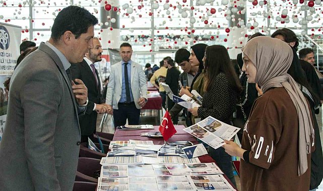 EBYÜ'lü akademisyenler üniversite adayı gençlerle buluştu