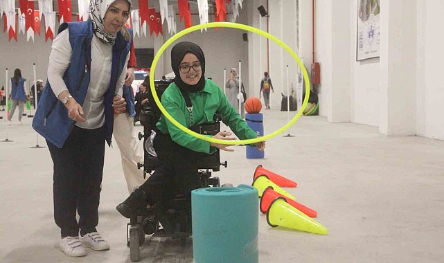 Elazığ'da engelli bireyler doyasıya eğlendi