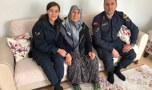 Elazığ'da jandarma ekipleri şehit annelerini unutmadı