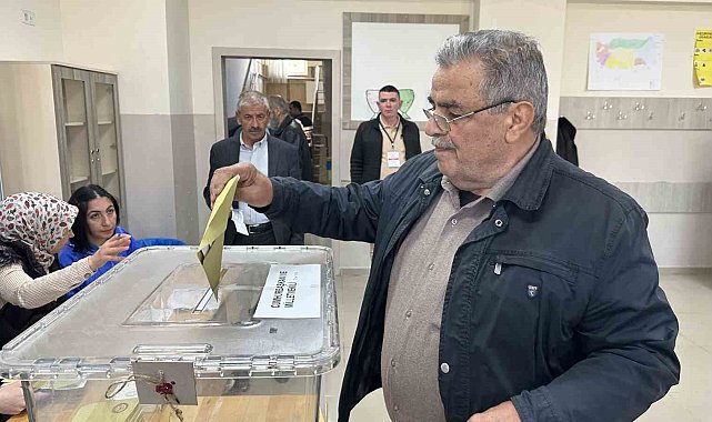 Elazığ'da oy kullanma işlemeleri başladı