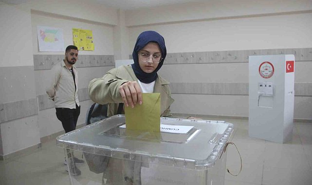 Elazığ'da oy kullanma işlemleri başladı