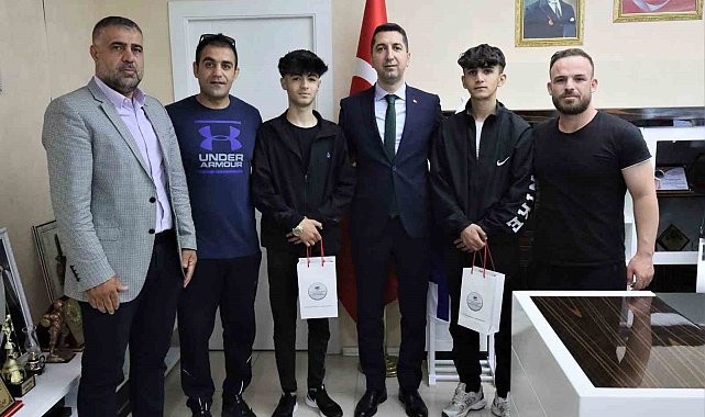 Elazığlı güreşçilerden iki madalya