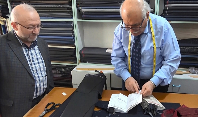 Elleri ile diktiği kıyafetlerle yarım asırdır ekmek parasını kazanıyor