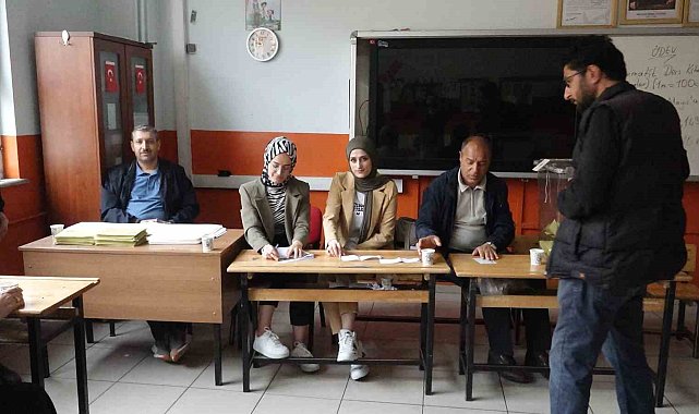 Erciş'te oy verme işlemi başladı