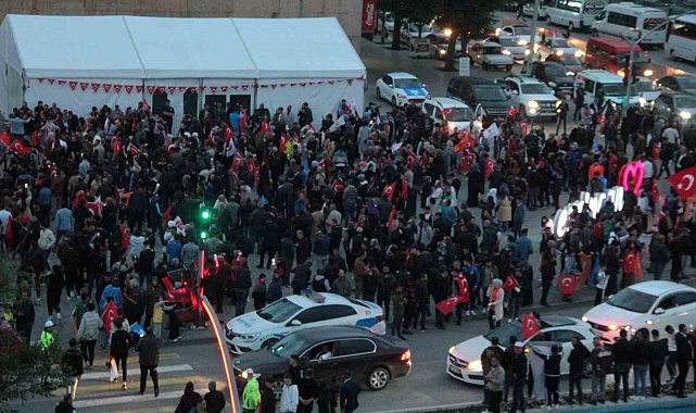 Erzincan'da Erdoğan'ın zaferi kutlandı