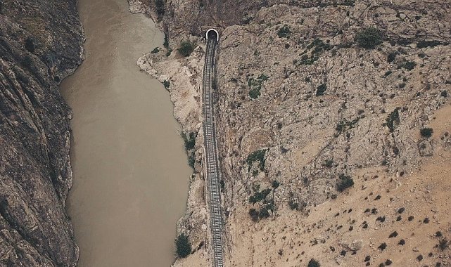 Erzincan'daki masalsı kanyonlar turizmcileri cezbediyor
