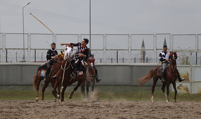 Erzurum'da ata sporu cirit heyecanı.