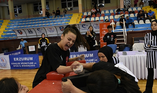 Erzurum'da düzenlenen Okul Sporları Bilek Güreşi Gençler Türkiye Şampiyonası tamamlandı