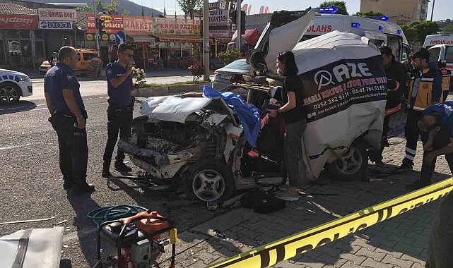 Freni patlayan tır kırmızı ışıkta bekleyen araçların arasına daldı