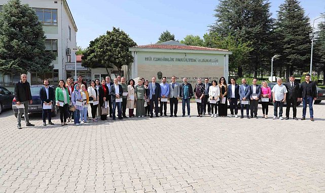 FÜ'de başarılı akademisyenler ödüllendirildi