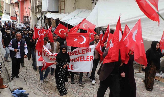 Hakkari'de annelerin evlat nöbeti devam ediyor