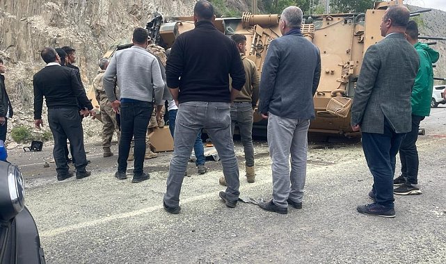 Hakkari'de askeri araç devrildi: 3 yaralı
