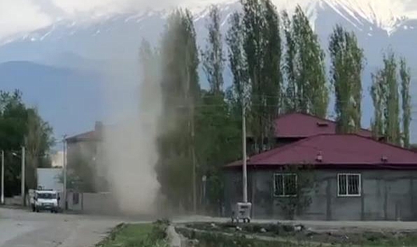 Iğdır'da aniden oluşan hortum korkuttu