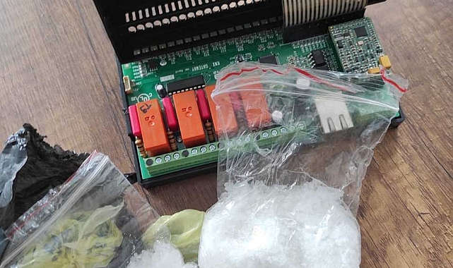 Iğdır'da uyuşturucuyu elektrik panosuyla taşırken yakalanan zanlı tutuklandı
