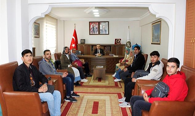 İl Müftüsü Hamza Bayram, umreye gidecek öğrencileri makamında ağırladı