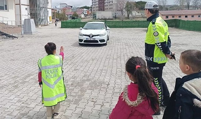 İlçelerde öğrencilere trafik güvenliği eğitimi verildi