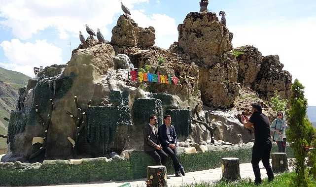 İranlı turizmciler Yüksekova ve Şemdinli’yi gezdi