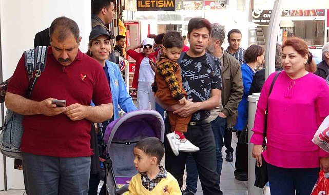 İranlılar Van esnafının yüzünü güldürüyor