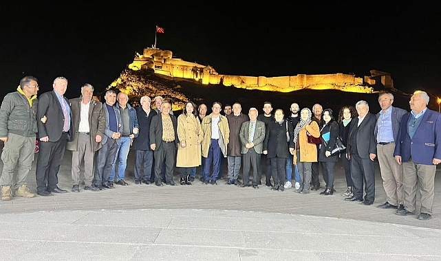 İyi parti adayları Kars Bedesteninde buluştu