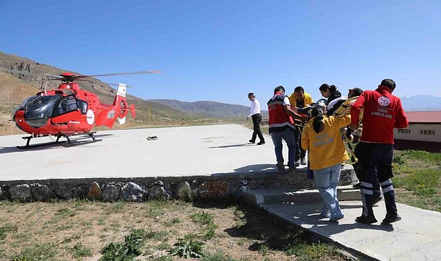 Kalp krizi geçiren vatandaş ambulans helikopterle Van'a sevk edildi