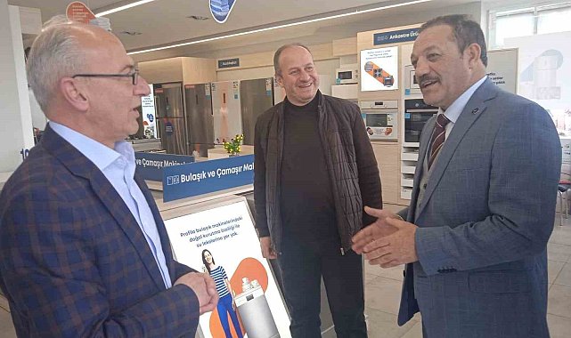 Karataş, seçim çalışmalarını merkezde sürdürdü