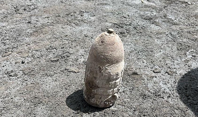 Kars'ta inşaatın temel kazısında top mermisi bulundu