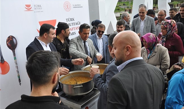 Kars'ta, Türk Mutfağı Haftasında Evelik Çorbası dağıtıldı