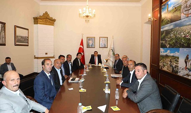 Kars Valisi muhtarları ağırladı