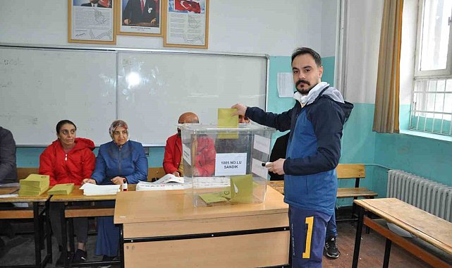 Kars'ta oy kullanma işlemi başladı
