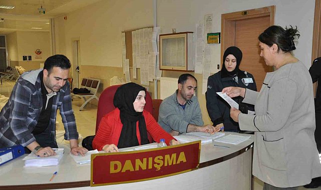 Kars'ta sandık başkanları torbalarını adliyeden aldı
