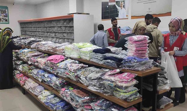 Kızılay Sosyal Market ile depremzedelerin yanında