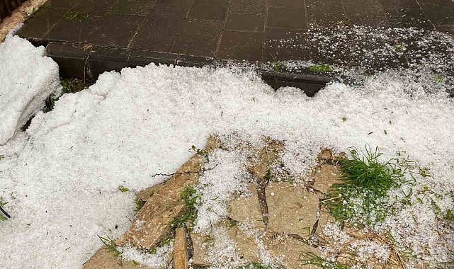 Malatya'da ceviz büyüklüğünde dolu yağdı