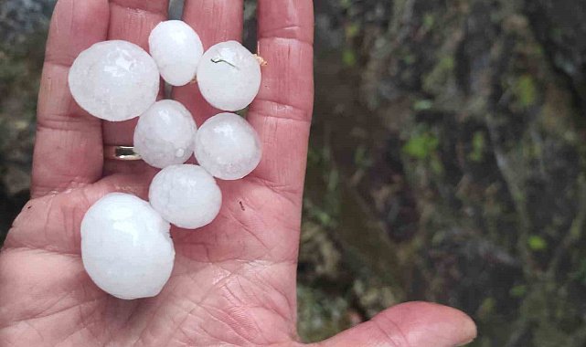 Malatya'da ceviz büyüklüğünde dolu yağdı