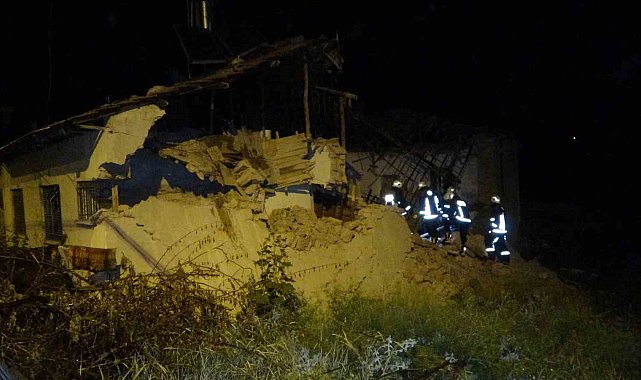 Malatya'da hasarlı evde göçük meydana geldi