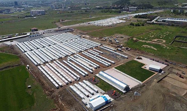 Malatya'da konteyner kentlerin kurulumu sürüyor