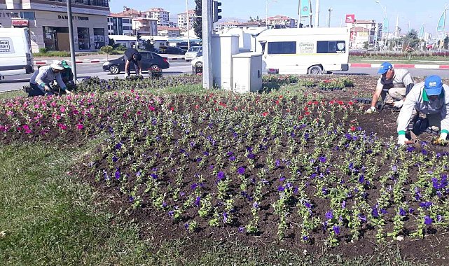 Malatya'da parklar ve refüjler yenileniyor