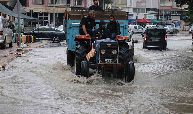 Malatya'da sağanak yağış hayatı olumsuz etkiledi