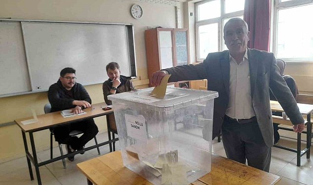 Malazgirt'te seçmenler oylarını kullanmaya başladı